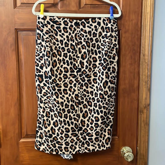 Woman’s size 8 Worthington faux wrap leopard print skirt. - Picture 2 of 9